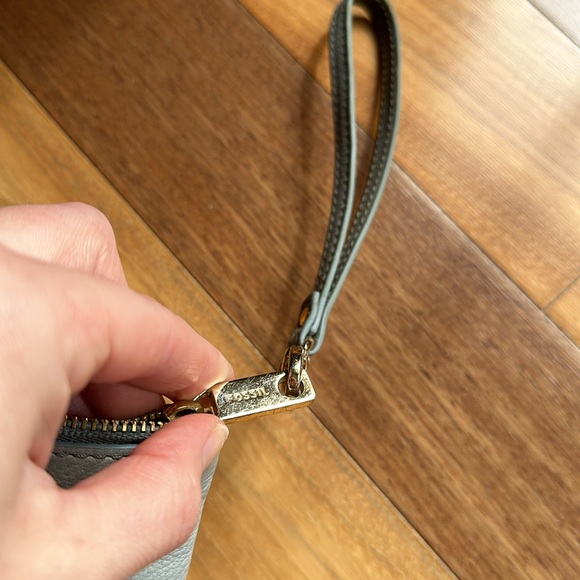 Fossil Powder Blue Leather Wristlet Pouch Purse / Clutch - Picture 11 of 13